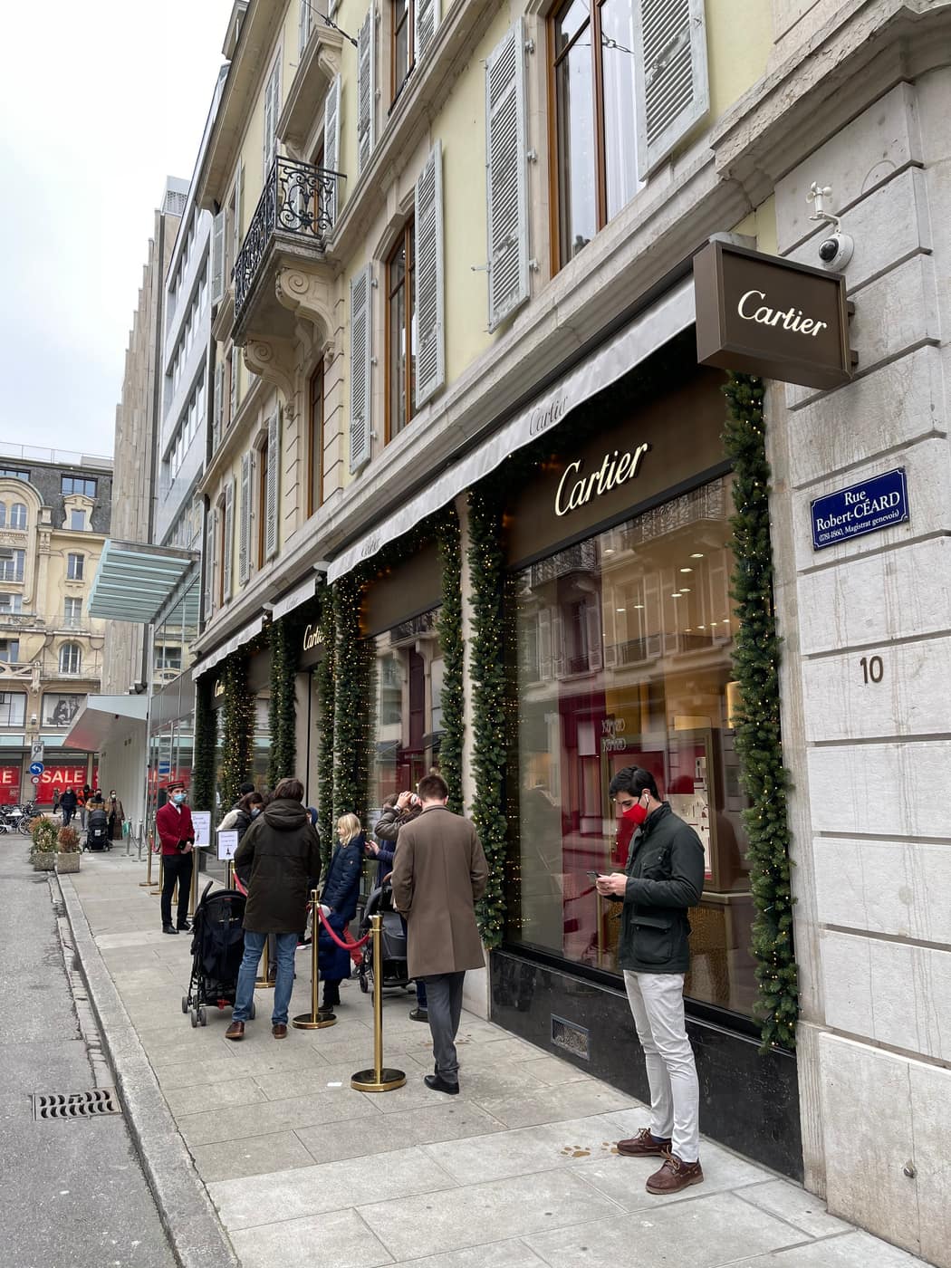 2 NIGHTS IN GENEVA WITH A 100 CHF GIFT CARD